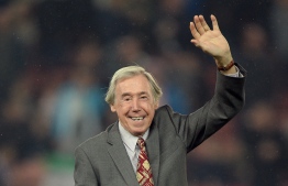 (FILES) In this file photo taken on October 27, 2015 Former England international footballer Gordon Banks waves to the fans ahead of the English League Cup fourth round football match between Stoke City and Chelsea at the Britannia Stadium in Stoke-on-Trent, central England on October 27, 2015. - Gordon Banks goalkeeper in England's 1966 World Cup victory over the then West Germany has died aged 81 his former club Stoke City announced on February 12, 2019. (Photo by OLI SCARFF / AFP) / RESTRICTED TO EDITORIAL USE. No use with unauthorized audio, video, data, fixture lists, club/league logos or 'live' services. Online in-match use limited to 75 images, no video emulation. No use in betting, games or single club/league/player publications. / 