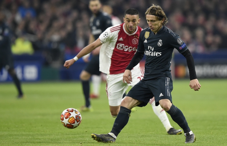 އަޔަކްސް އަތުން ރެއާލަށް އުނދަގޫ މޮޅެއް