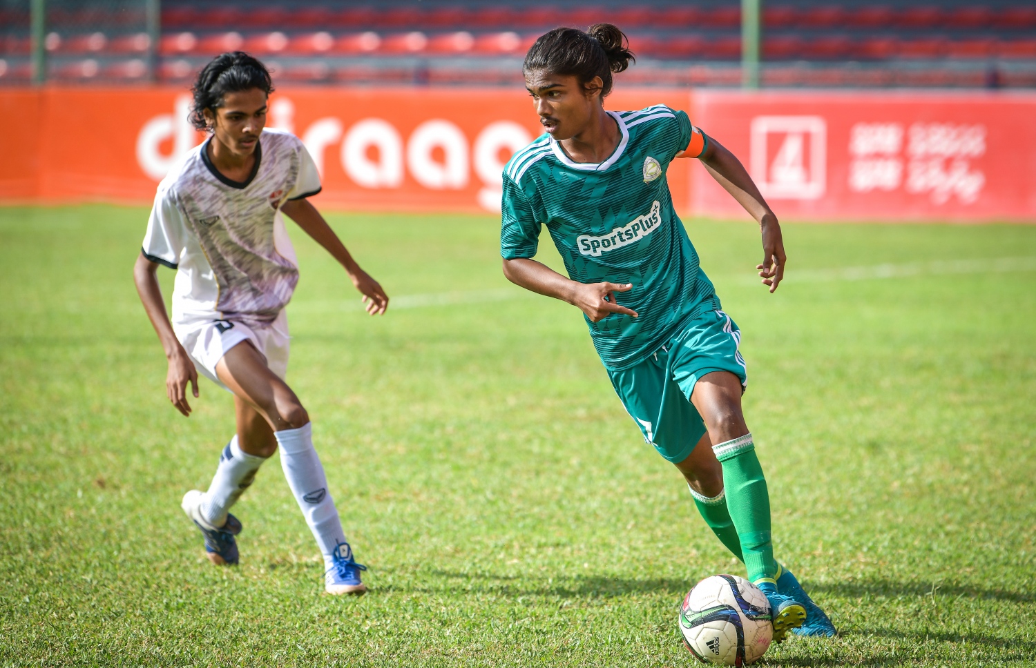 ޓީސީގެ ޔަޒްދާން (ވ) ކައިރިން ގްރީން ސްޓްރީޓްސްގެ ޔާމީން ބޯޅަ ހިފައިގެންދަނީ. -- ފޮޓޯ: ނިޝާން އަލީ/ މިހާރު