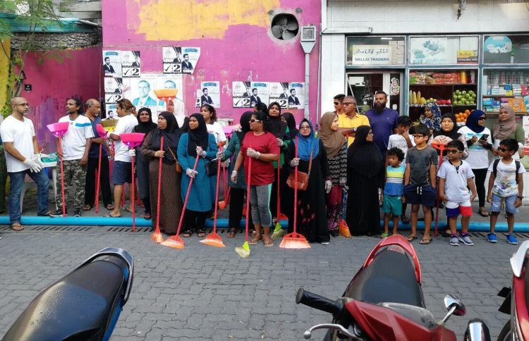 މާފަންނު މެދު ދާއިރާގެ މީހުން ނަމޫނާ ދައްކައިފި