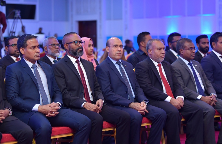 އިތުބާރުނެތްކަމުގެ މައްސަލާގައި ލަފައަށް އެދެން ފާސްނުވި