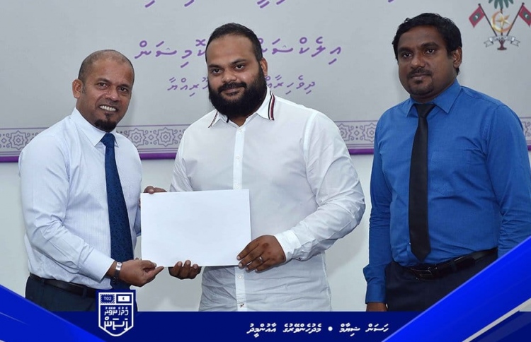 ހަސަންގެ ފޯމު ބަލައިނުގަތުން މަޑުޖެއްސުމަށް އަމުރުކޮށްފި