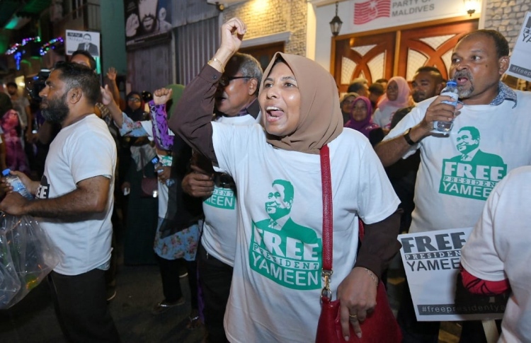 "ކެންޑިޑޭޓުންގެ މަސައްކަތަށް ދަނީ ހުރަސް އަޅަމުން"