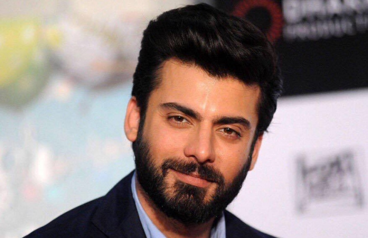 ފަވާދު ހާން ދެން ކުޅެނީ ޝެފެއްގެ ރޯލު