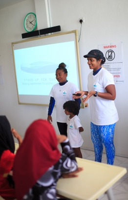 Shaziya and Dhafeena introduce the team to Thulhadhoo islanders. PHOTO: JAMES APPLETON PHOTOGRAPHY / STAND UP FOR OUR SEAS.