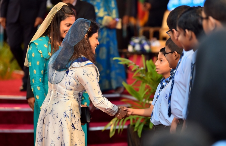 ގައުމު މިވަނީ ރިވެތި އަހުލާގަށް ބޭނުންވެފައި