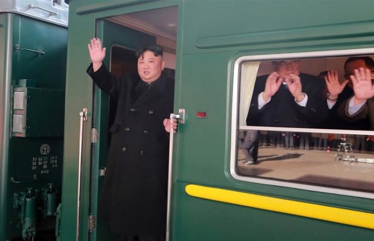 ޓްރަމްޕް ސަމިޓަށް ކިމް 60 ގަޑިއިރުގެ ރޭލު ދަތުރެއްގައި