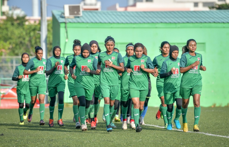 ޔޫއޭއީ މެޗުތަކުން ގައުމީ އަންހެން ޓީމަށް ކުރިއެރުން