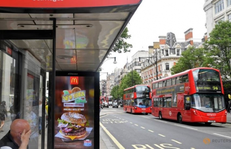 ލަންޑަނުގައި ޖަންކްފުޑް އިޝްތިހާރުކުރުން މަނާކޮށްފި