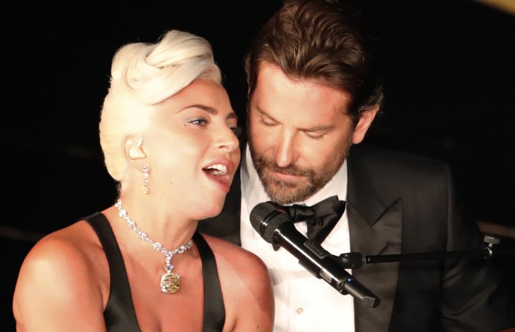 ކޫޕާ އާއި ގާގާ އޮސްކާ އެވޯޑް ހަފުލާގައި ފަޕޯމް ކުރަނީ.