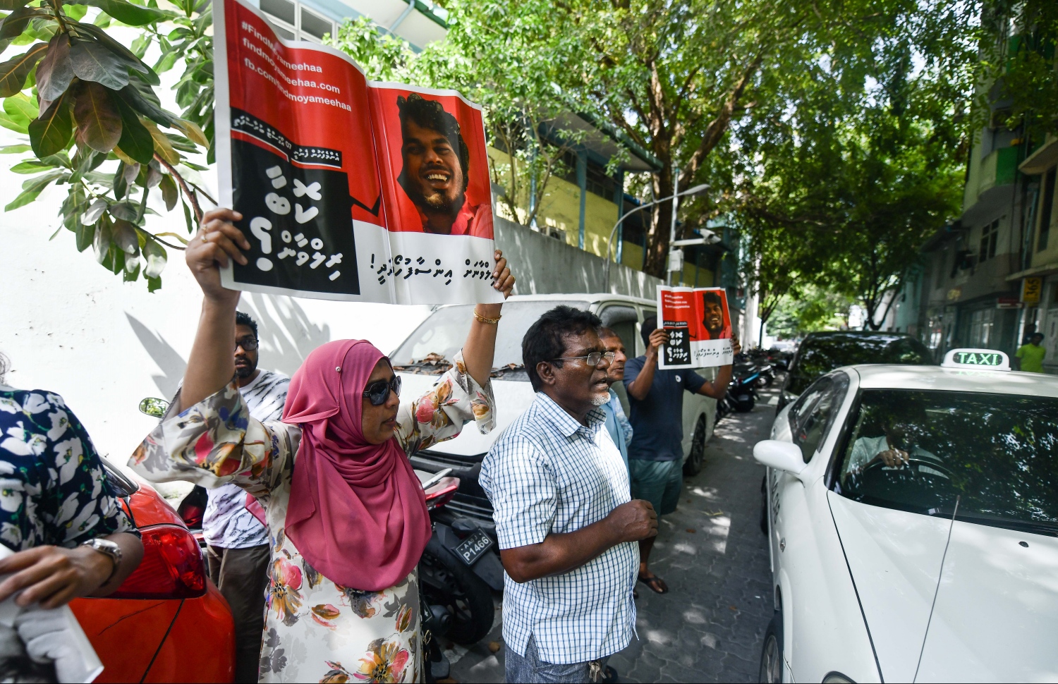 ރިލްވާނަށް ވީ ގޮތެއް ހާމަކުރުމަށް ގޮވާލާ ބަޔަކު އަޑު އުފުލަނީ: ރިޔާސީ ކޮމިޝަނުން ހިންގި ތަހުގީގަށް ވަނީ ގިނަ ކުރިއެރުންތަކެއް ލިބިފައި.-- ފޮޓޯ: މިހާރު