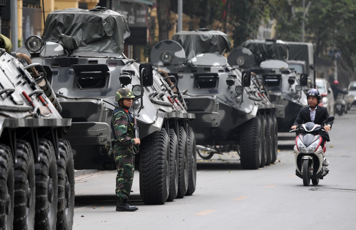 ހެނޮއި، ފެބްރުއަރީ 28، 2019: ނޯތު ކޮރެއާގެެ ލީޑަރު ކިމް ޖޮން-އުންއާ އެމެރިކާގެ ރައީސް ޑޮނަލްޑް ޓްރަމްޕުގެ ސަމިޓުގެ ސަލާމަތީ ކަންކަން ބަލަހައްޓަނީ. --ފޮޓޯ:އޭއެފްޕީ