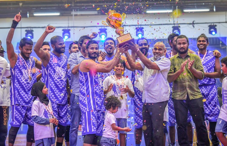 ކިންގްސް އިން އެމްބީއޭ ޗެމްޕިއަންޝިޕް ކާމިޔާބުކޮށްފި