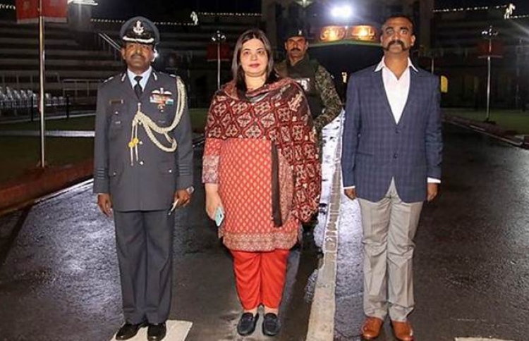 ބަގްކޮށްފައި ހުރިތޯ ބަލަން ޕައިލެޓު ސްކޭން ކުރަނީ