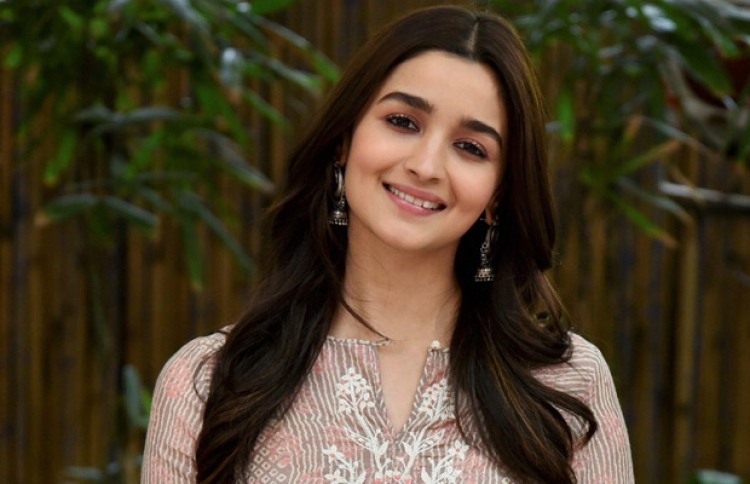 މައުންޓް އެވަރެސްޓް އެރި އަރުނިމާގެ ރޯލަށް އާލިއާ