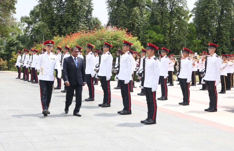 ސަފީރުކަމުގެ ފަތްކޮޅު ސިންގަޕޫރު ރައީސަށް އަރުވައިފި