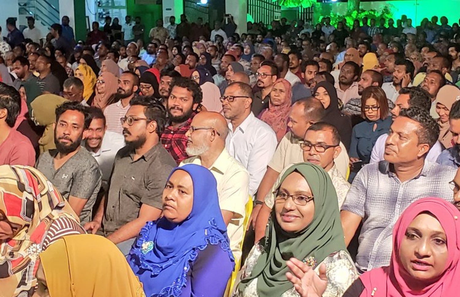 އެމްޑީޕީގެ ކެމްޕޭން ހަރަކާތުގައި އެ ޕާޓީގެ މެމްބަރުން ބައިވެރިވެވަޑައިގަންނަވަނީ. --ފޮޓޯ/ސޯޝަލްމީޑިއާ
