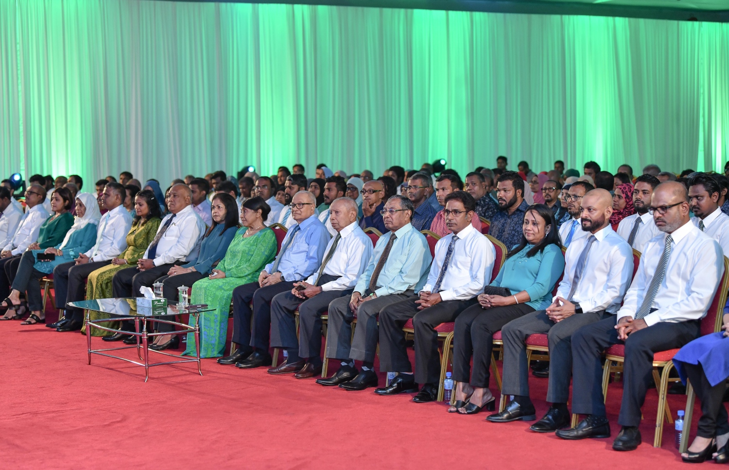 އެމްއާރުއެމްގެ އިސް ބޭފުޅުންތަކެއް އެ ޕާޓީގެ ޖަލްސާއެއްގައި: ޕާޓީ ހިންގާ ގޮތާ މެދު ހިތްހަމަނުޖެހިގެން 11 މެމްބަރަކު މިއަދު އިސްތިއުފާ ދޭން ވަނީ ނިންމާފައި. -- ފޮޓޯ | މިހާރު