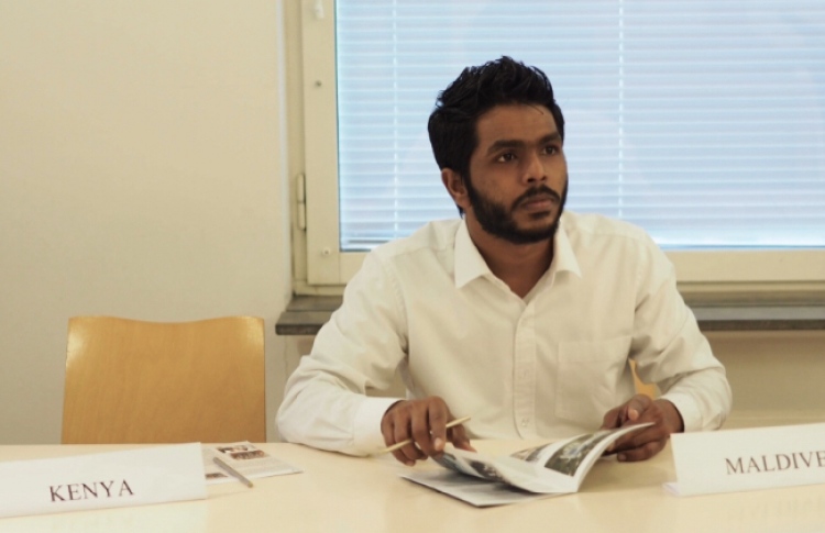 މުސާރައިން ކެނޑި 250ރ ހޯދަން ތިން އަހަރު!