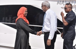 Gender Minister Shidhatha Shareef (L) shakes hands with President Ibrahim Mohamed Solih. PHOTO/MIHAARU