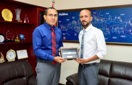 Minister of Communication, Science and Technology Mohamed Maleeh Jamal and Vice President of the National Boating Association of Maldives (NBAM). PHOTO: MIHAARU NEWS