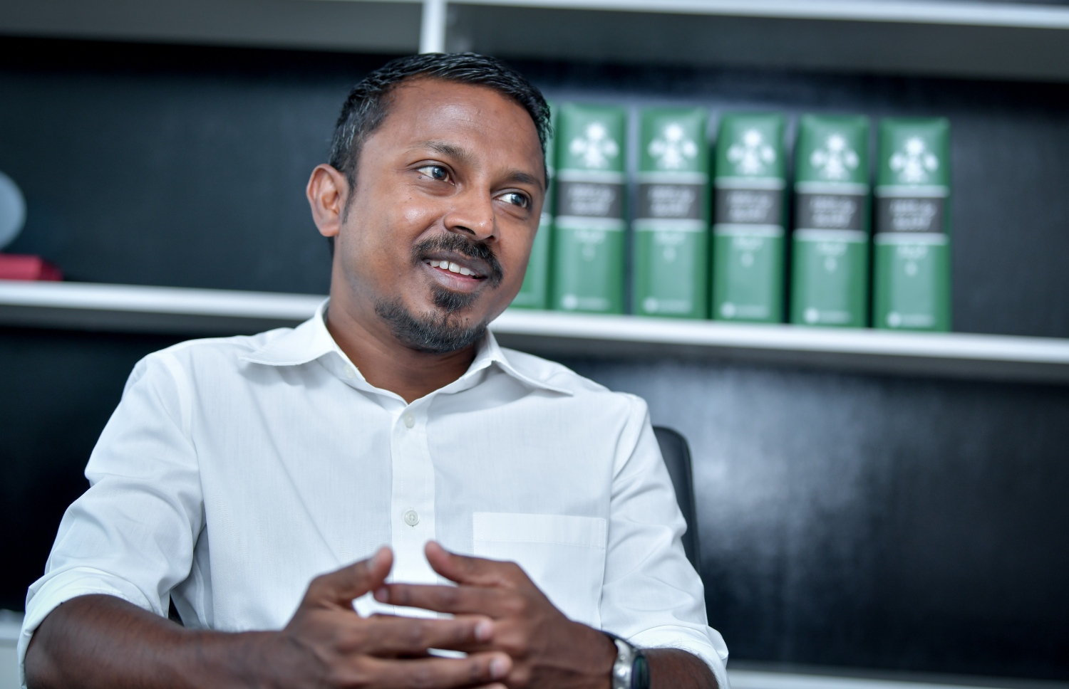 ވިލިމާލެ ދާއިރާގެ މެމްބަރު އުޝާމް "މިހާރު" އާ ވާހަކަ ދައްކަވަނީ.---ފޮޓޯ: ނިޝާން އަލީ/މިހާރު