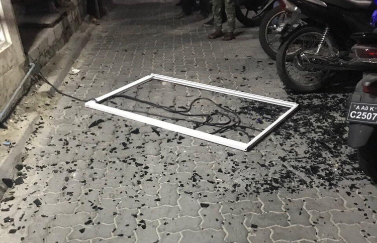 ގެއެއްގެ ތިން ވަނަ ބުރިން ބިއްލޫރި ކުޑަދޮރެއް ވެއްޓިއްޖެ