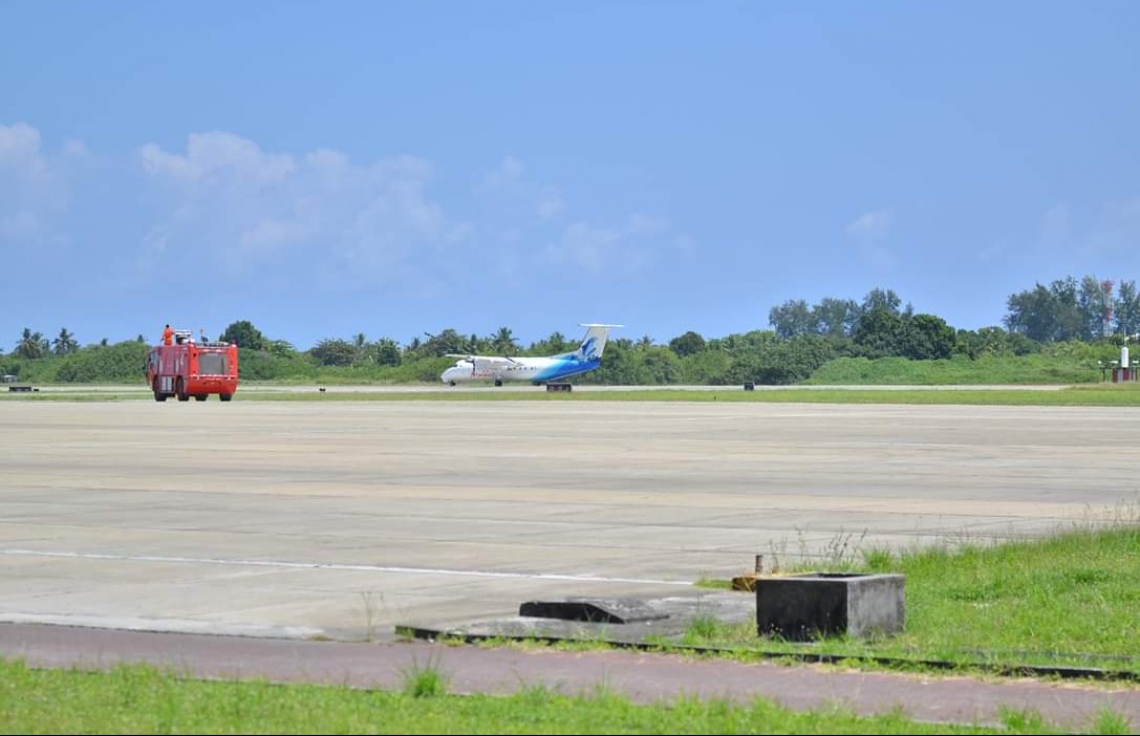 މާޗް 12، 2019: ގަމަށް ދިޔަ މޯލްޑިވިއަންގެ މަތިންދާބޯޓެއްގެ ލޭންޑިން ގިއަރު ތިރި ނުކުރެވި އިމަޖެންސީ ހާލަތުގައި ޖައްސާފައި. -- ފޮޓޯ: ޒޫމްސް ފޮޓޯގްރަފީ