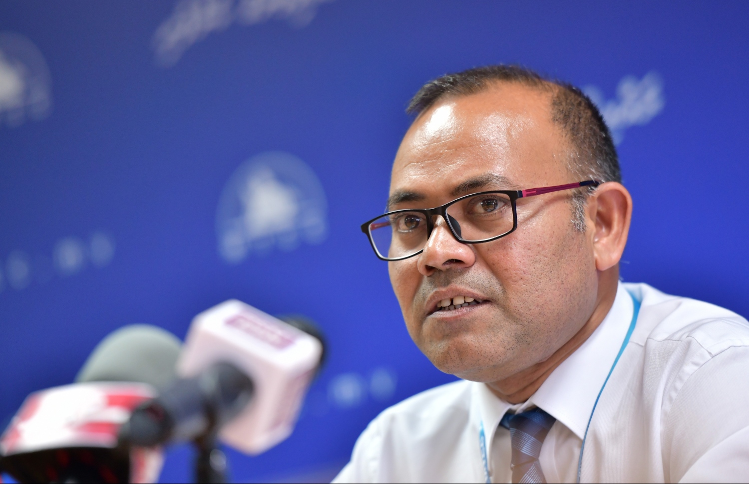 އެމްޓީސީސީގެ ސީއީއޯ ޝާހު: އެ ކުންފުނީގެ ބަސްތަކުގައި ކެމެރާ ހަރުކުރާނެ ކަމަށް ވިދާޅުވި.---ފޮޓޯ: ހުސައިން ވަހީދު/މިހާރު