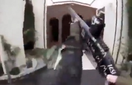 ކްރައިސްޗާޗުގެ މިސްކިތަށް ވަންނަން ދިޔަ އިރު ހަމަލާ ދެނީ: އޭނާ ވަނީ ފޭސްބުކް ލައިވް އިން އެ މަންޒުތައް ސްޓްރީމްކޮށްފައި. --ފޮޓޯ:އޭއެފްޕީ