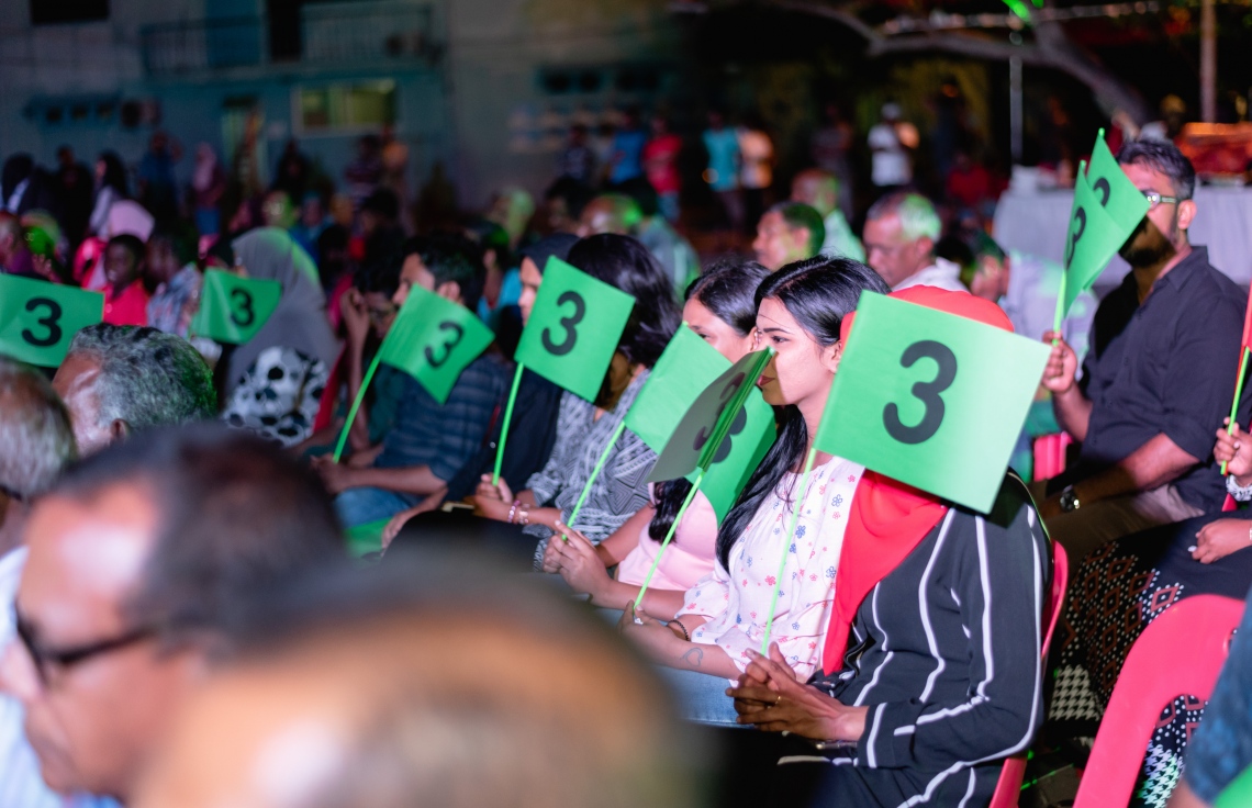 ވިލިމާލެ: މާޗް 15، 2019- ރައްޔިތުންގެ މަޖިލިހުގެ އިންތިޚާބުގައި ވިލިމާލެ ދާއިރާ އަށް ވާދަކުރައްވާ ކުރީގެ ނައިބު ރައީސް ޑރ. މުހައްމަދު ޖަމީލް، އެ ދާއިރާއާ ގުޅޭ ގޮތުން ގެންގުޅުއްވާ ތަސައްވުރު އިފްތިތާހު ކުރުމަށް ވިލިމާލޭގައި ބޭއްވި ޖަލްސާގައި ޖަމީލްގެ ކެންޑިޑޭޓު ނަމްބަރު 3 ސަޕޯޓަރުންތަކެއް ދައްކާލަނީ.