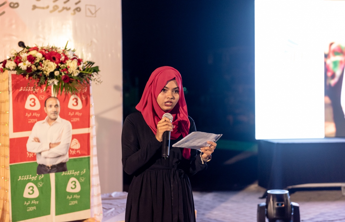 ވިލިމާލެ: މާޗް 15، 2019- ރައްޔިތުންގެ މަޖިލިހުގެ އިންތިޚާބުގައި ވިލިމާލެ ދާއިރާ އަށް ވާދަކުރައްވާ ކުރީގެ ނައިބު ރައީސް ޑރ. މުހައްމަދު ޖަމީލް، އެ ދާއިރާއާ ގުޅޭ ގޮތުން ގެންގުޅުއްވާ ތަސައްވުރު އިފްތިތާހު ކުރުމަށް ވިލިމާލޭގައި ބޭއްވި ޖަލްސާގެ ތެރެއިން.