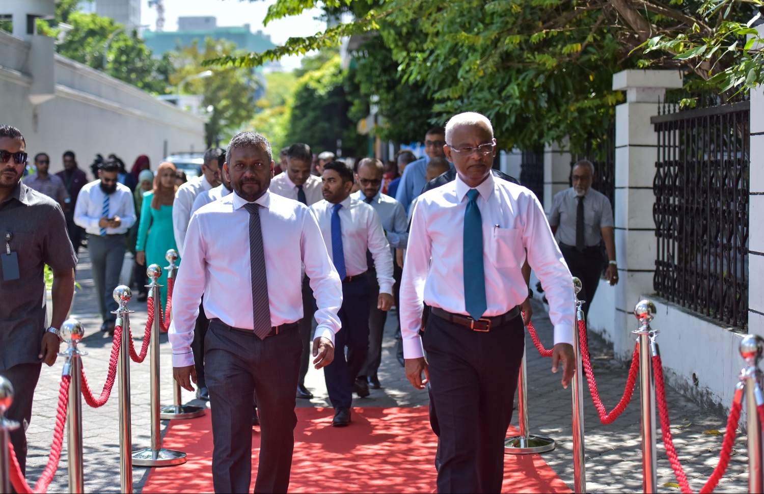 ރައީސް ސޯލިހްއާ އެކު ފައްޔާޒް: ވިދާޅުވީ ރައީސްގެ ތާއީދު އޭނާ އަށް އެބައޮތް ކަމަށް. --ފޮޓޯ:ހުސައިން ވަހީދު/މިހާރު