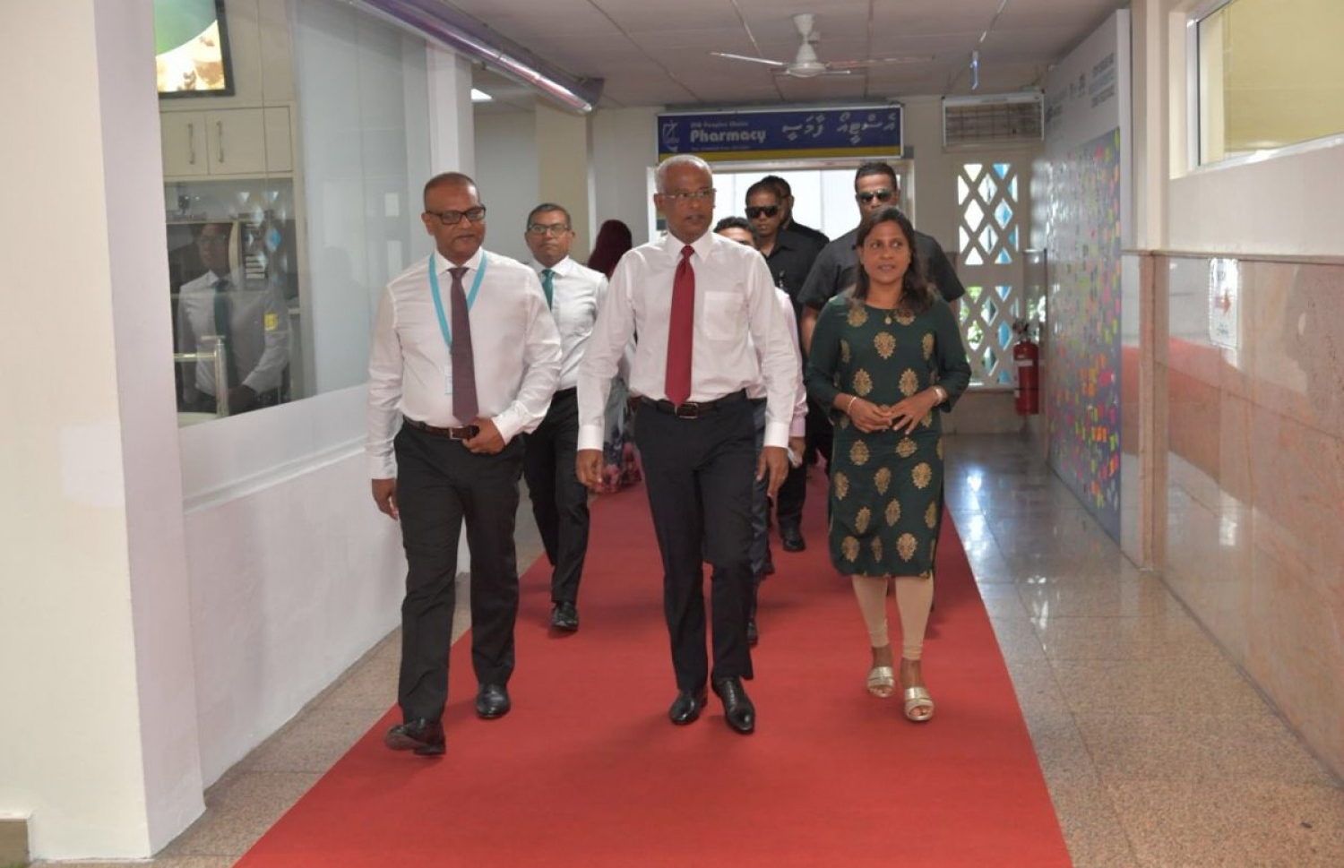 މެންޓަލް ހެލްތު ސެންޓަރު ހުޅުވައިދެއްވުމަށް ރައީސް ސޯލިހު (މ) އަދި އެމަނިކުފާނުގެ އަނބިކަނބަލުން ފަޒްނާ އައިޖީއެމްއެޗުގައި.-- ފޮޓޯ: ރައީސް އޮފީސް