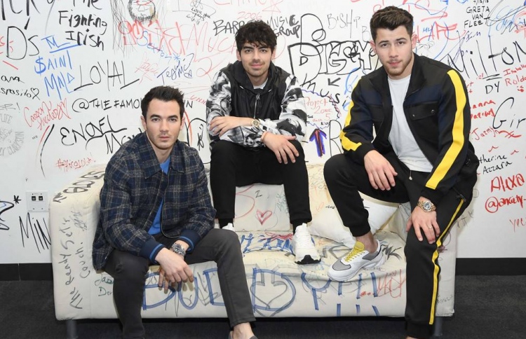 ބޭންޑް "ޖޯނަސް ބްރަދާޒް" ގެ ތިން ބެއިން.