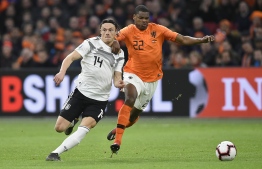 Germany's defender Nico Schulz (L) vies with Netherlands' defender Denzel Dumfries during the UEFA Euro 2020 Group C qualification football match between The Netherlands and Germany at the Johan Cruyff Arena in Amsterdam on March 24, 2019. (Photo by JOHN THYS / AFP)