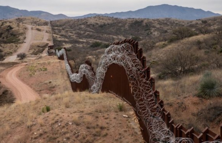 މެކްސިކޯ ބޯޑަރުގެ ފާރަށް އެއް ބިލިއަން ޑޮލަރު ދެނީ