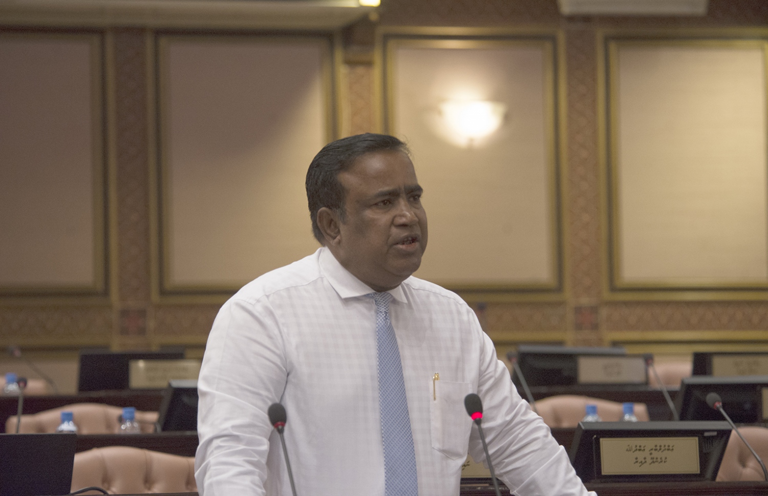 ކުޅުދުއްފުށީ އުތުރު ދާއިރާގެ މެމްބަރު އަބްދުލްޣަފޫރު މޫސަ ވާހަކަ ދައްކަވަނީ. --- ފޮޓޯ: މަޖިލިސް