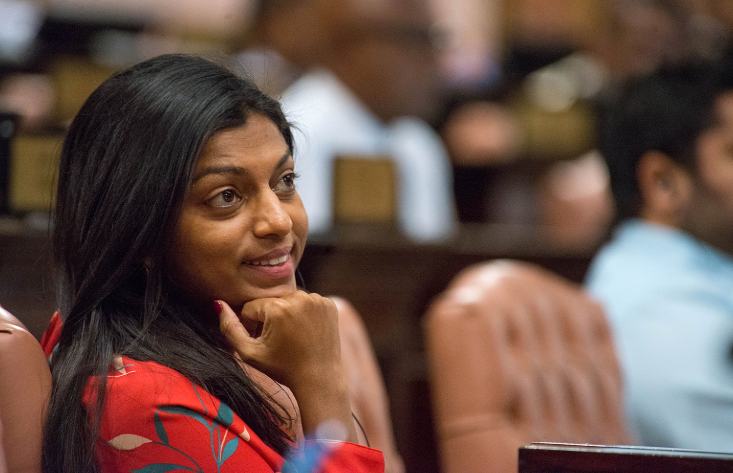 މަޖިލިހުގެ ޖަލްސާއެއްގައި ގަލޮޅު އުތުރު ދާއިރާގެ މެމްބަރު އީވާ އަބްދުﷲ. --- ފޮޓޯ: މަޖިލިސް