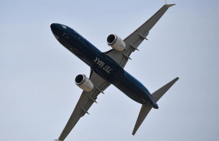 ބޯއިން 737 ގެ ބޯޓެއް ކުއްލި ހާލަތުގައި ޖައްސައިފި