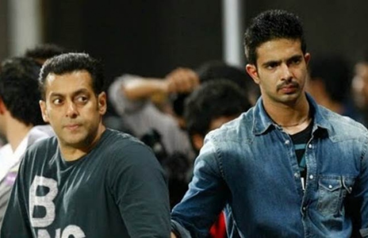 ސަލްމާނާ އެކު ޓައިގާ.