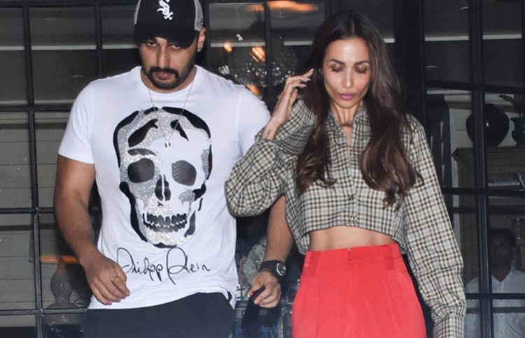 އަރުޖުން އާއި މަލައިކާ ޑިނާ ޑޭޓަކަށް ފަހު މިދިޔަ މަހު މުމްބާއީގެ ރެސްޓޯރަންޓަކުން ނުކުންނަނީ.