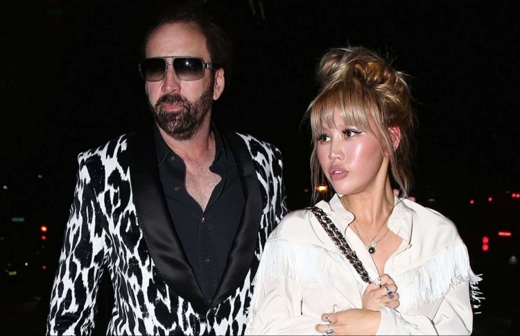 ނިކޮލަސް އެރިކާ ކޮއީކޭ.