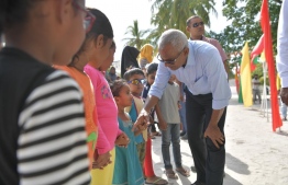 President Ibrahim Mohamed Solih shakes hands with children upon his arrival at M.Mulah for a campaign trip. PHOTO/MDP