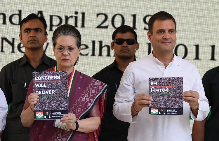 ފަގީރުކަން ނައްތާލައި 50 މިލިއަން އާއިލާ އަށް ފައިސާ