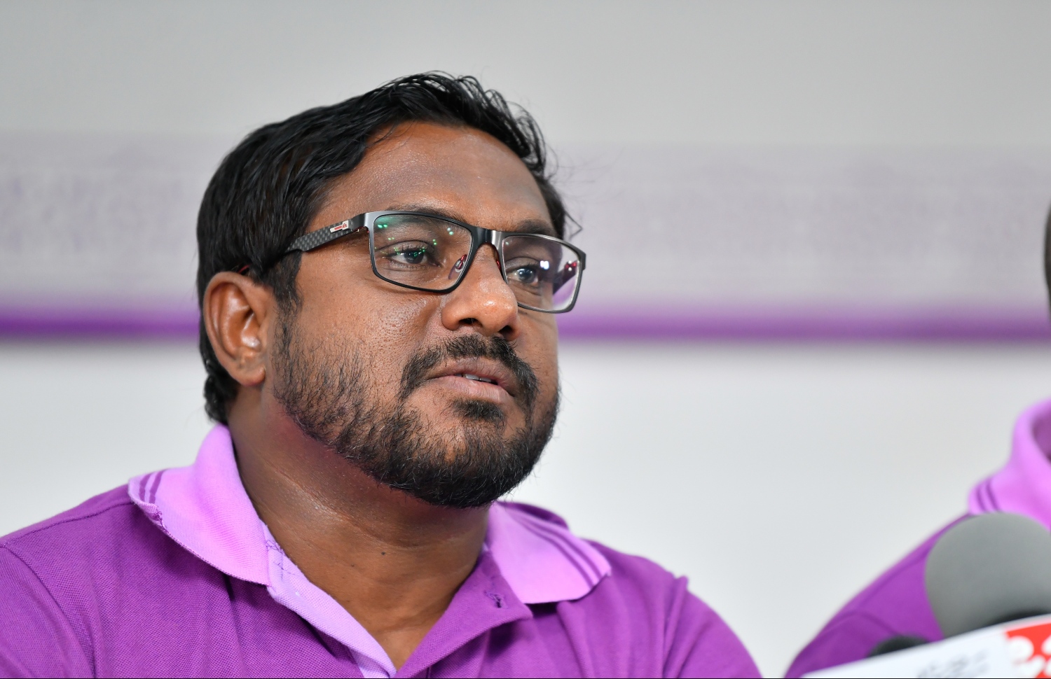 ނޫސްވެރިންގެ ބައްދަލުވުމުގައި އަމްޖަދު ވާހަކަ ދައްކަވަނީ --- ފޮޓޯ: ހުސެއިން ވަހީދު/ މިހާރު