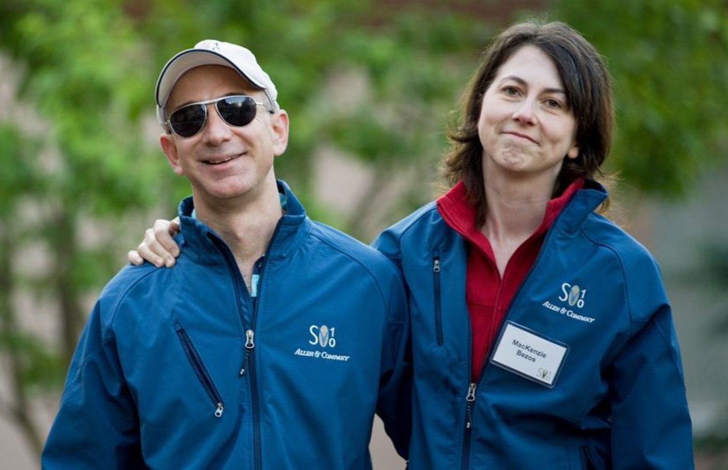 ޖެފާއި ކުރީގެ އަންހެނުން މެކެންޒީ.