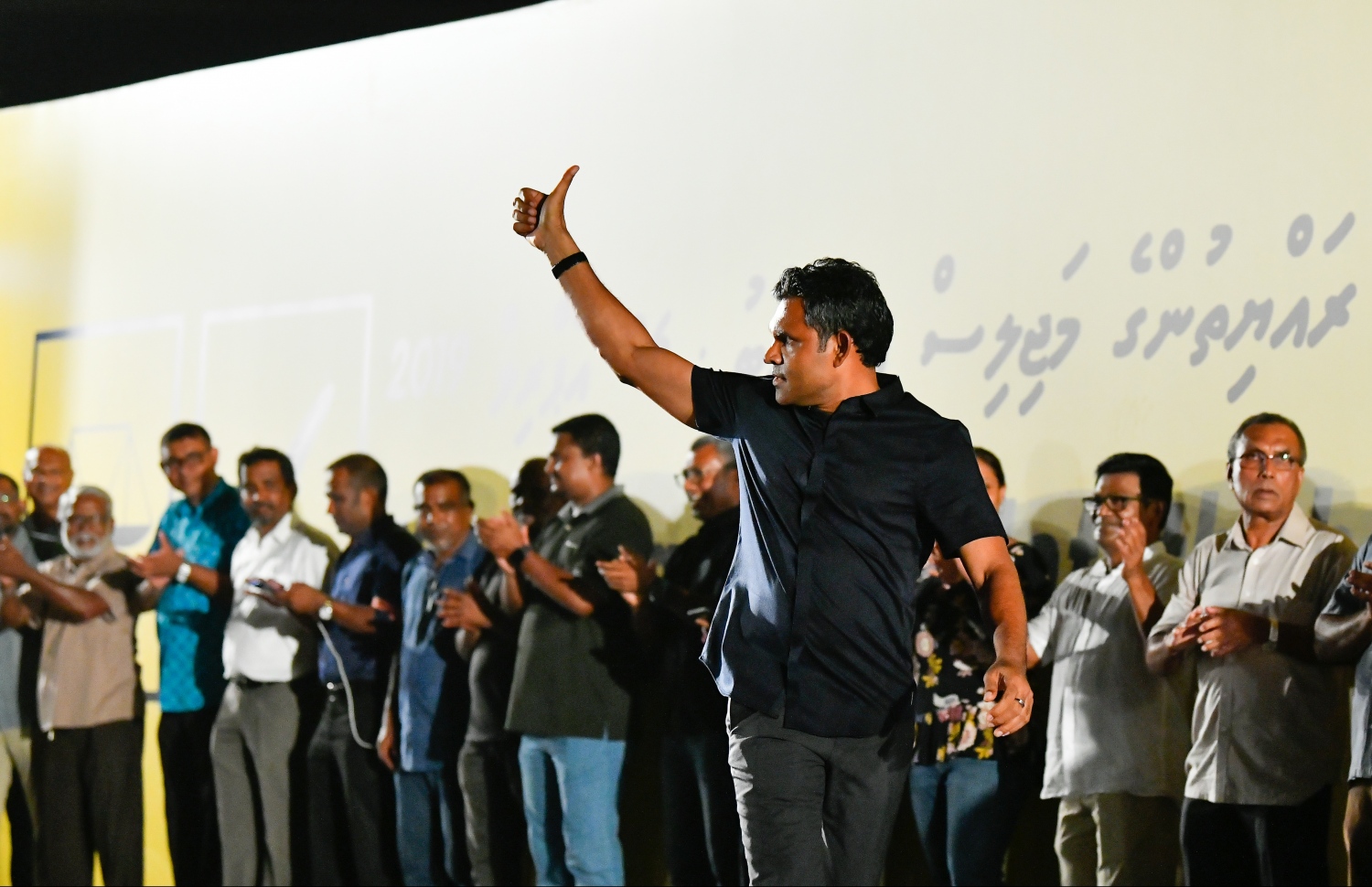 މަޖިިލިސް އިންތިހާބުގެ ކާމިޔާބީ ފާހަގަކުރުމުގެ ހަފުލާގައި، ނައިބު ރައީސް ފައިސަލް ނަސީމް: އެ މަނިކުފާނު ވަނީ ކެމްޕޭނު ތެރޭގައި އެ މަނިކުފާނު ނިސްބަތްވާ ޖުމްހޫރީ ޕާޓީގެ ވިސްނުމާ ދެކޮޅަށް ވާހަކަ ދައްކަވާފައި. -- ފޮޓޯ: މިހާރު