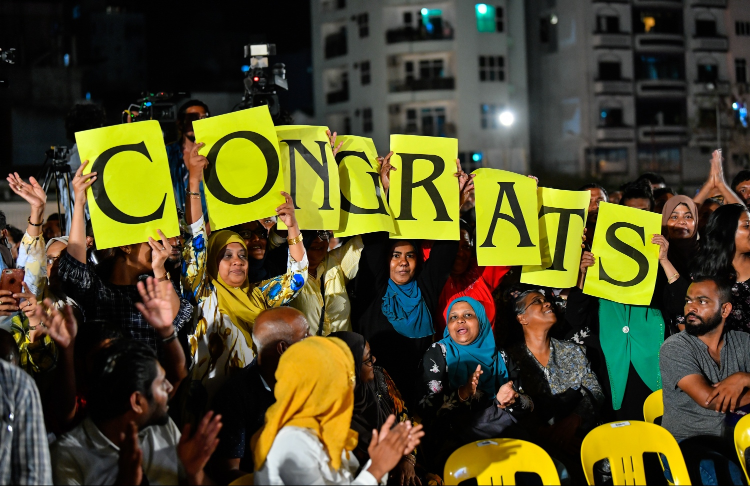 އެމްޑީޕީން ހޯދި ކާމިޔާބީގެ އުފާފާޅުކުރަނީ: މަޖިލީހުގެ ސާފު އަޣުލަބިއްޔަތު ނެގީ އެ ޕާޓީން. --ފޮޓޯ: ހުސެއިން ވަހީދު/މިހާރު