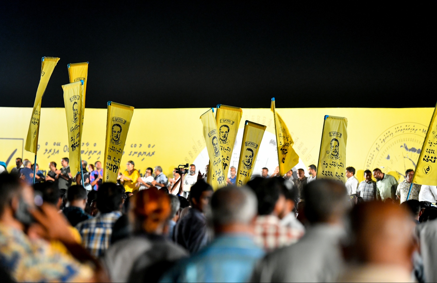 އިންތިޚާބުގެ ކާމިޔާބާ ގުޅިގެން އެމްޑީޕީން އުފާފާޅުކުރަނީ.-- ފޮޓޯ: ހުސެން ވަހީދު /މިހާރު